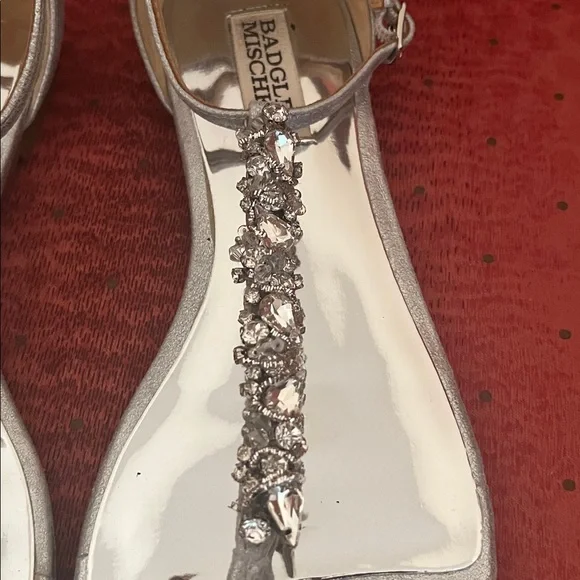 Like new BADGLEY MISCHKA silvertone sandals 7 1/2. $20 - Picture 8 of 8